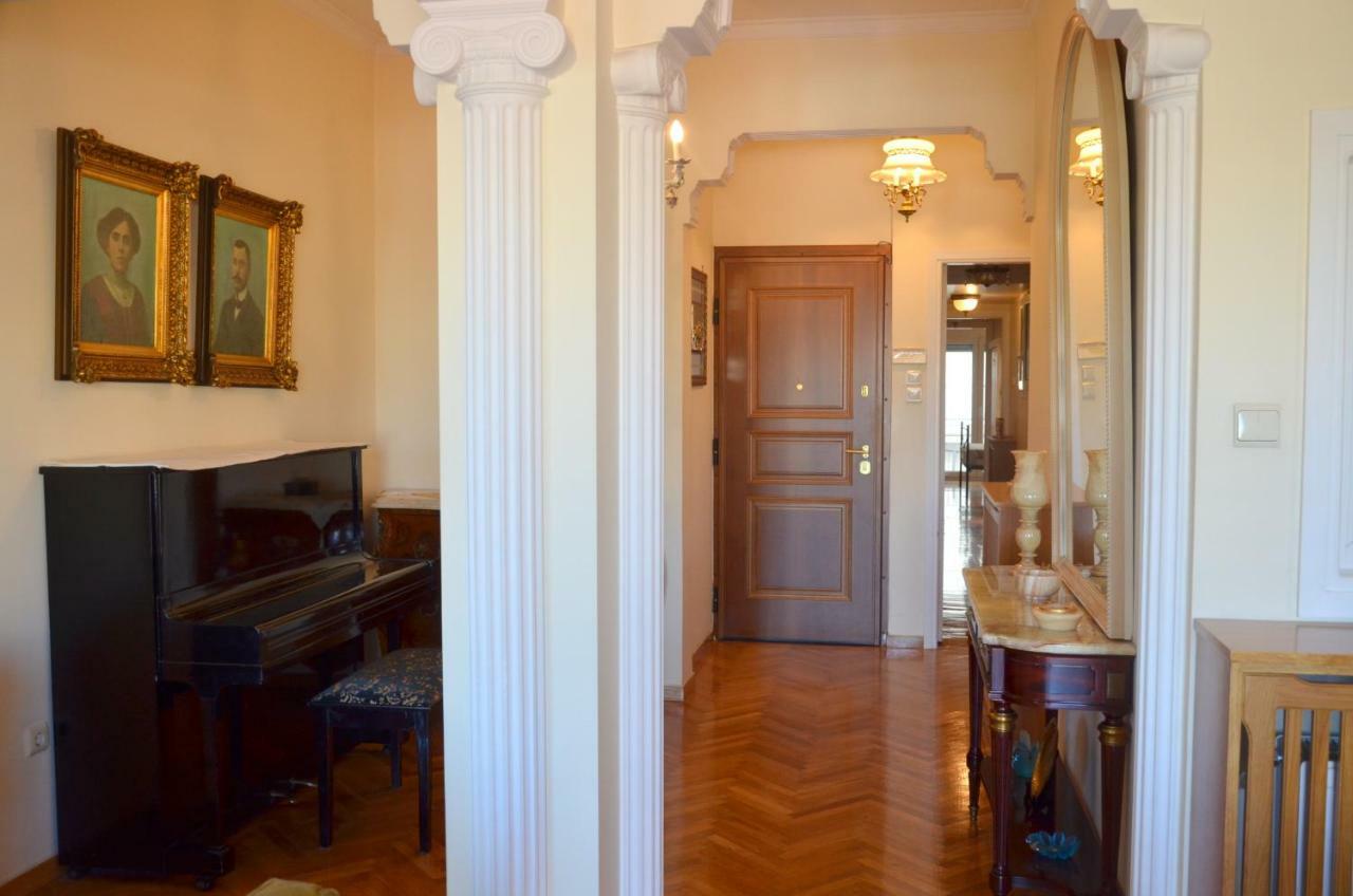 Retro Apartment At Trendy Exarcheia Атина Екстериор снимка