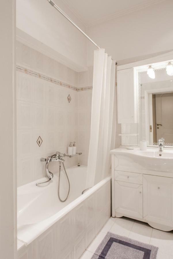 Retro Apartment At Trendy Exarcheia Атина Екстериор снимка