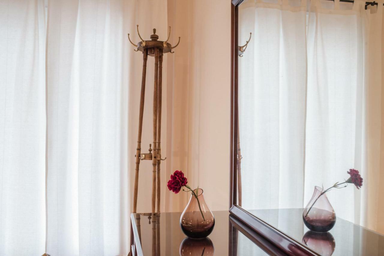 Retro Apartment At Trendy Exarcheia Атина Екстериор снимка