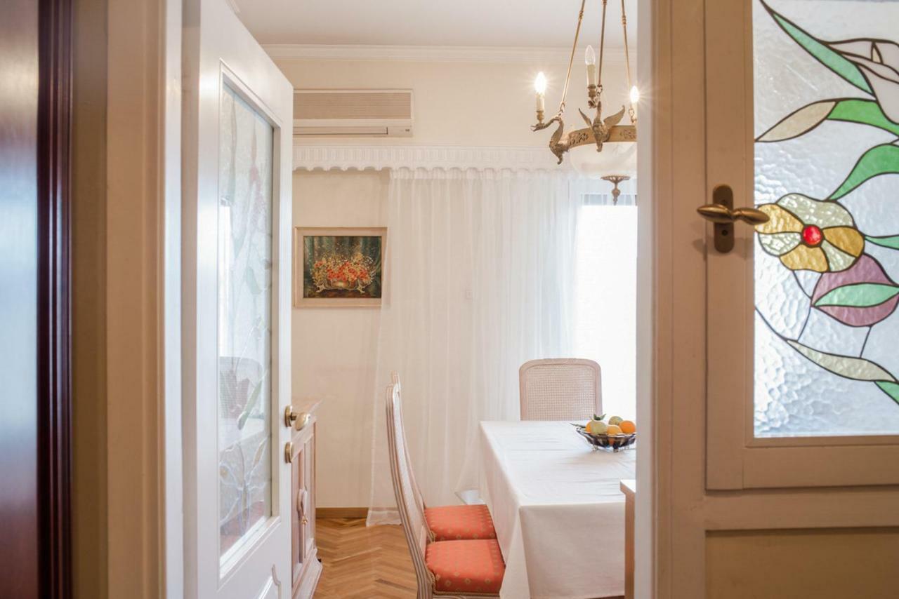 Retro Apartment At Trendy Exarcheia Атина Екстериор снимка